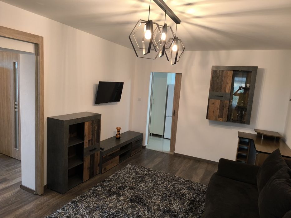 APARTAMENT de închiriat