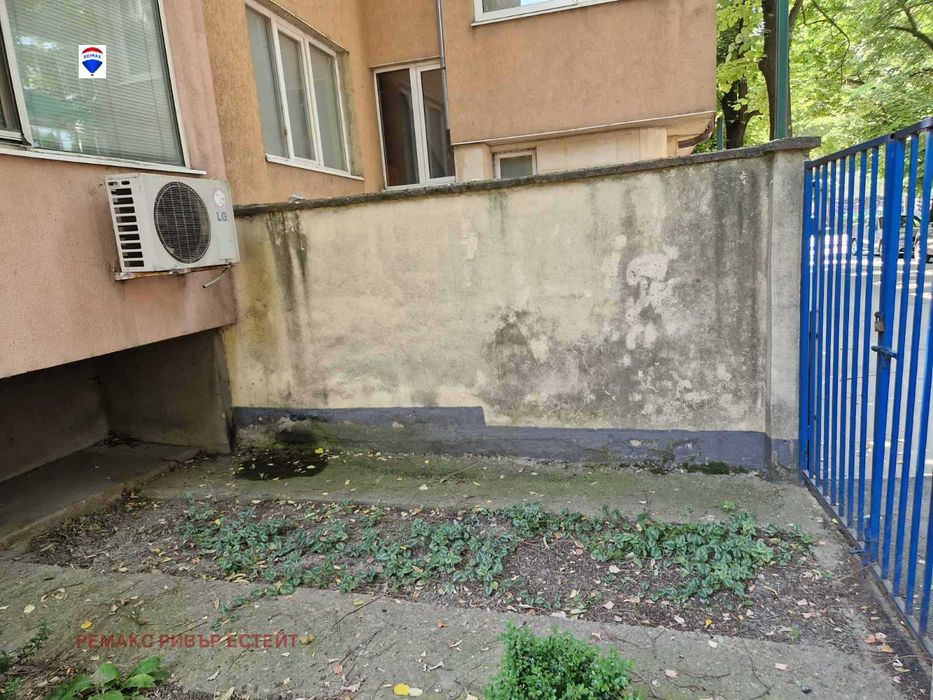 Тристаен апартамент с паркомясто и Ателие за продажба кв. Хъшове