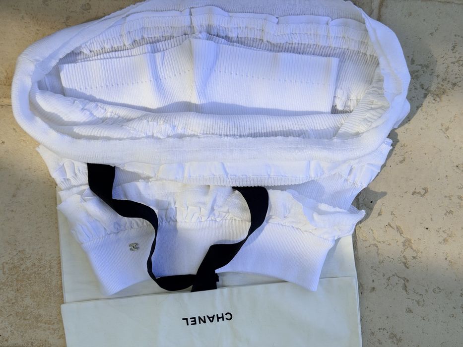 Chanel fusta cu pantalon scurt