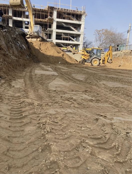 Executam lucrari de terasamente ,  excavari , demolari , perne piatra