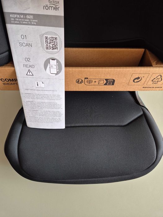 Ново детско столче Britax Römer Kidfix M i-Size BR (3.5 - 12год) с ISOFIX в черен цвят (Cosmos Black)