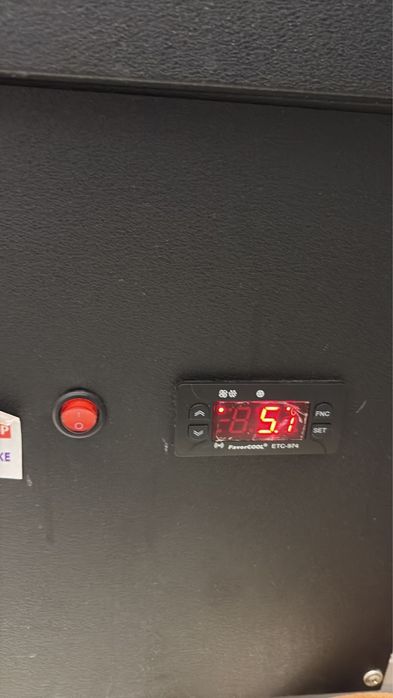 Холодильная витрина