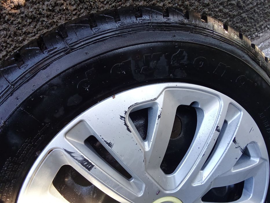 Set 4 roti de tabla cu cauciucuri de iarna