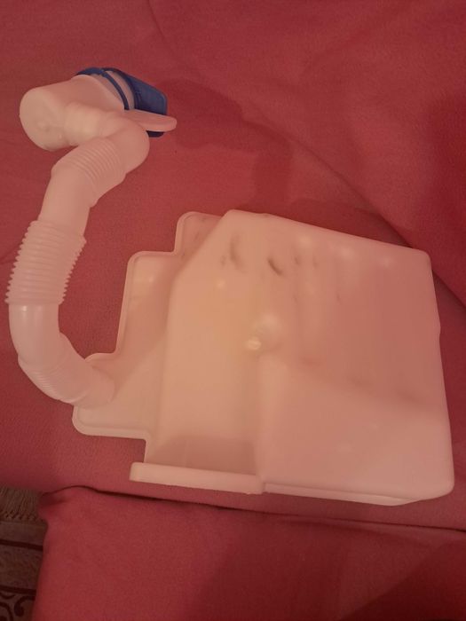 Казанче за течност за чистачки VW Golf 5