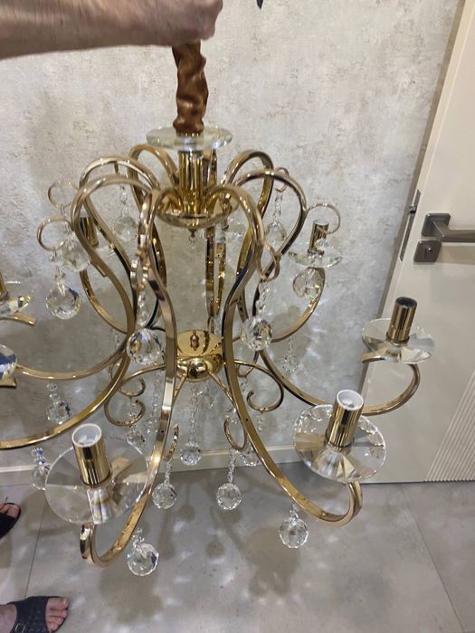 Настоящая хрустальная люстра.