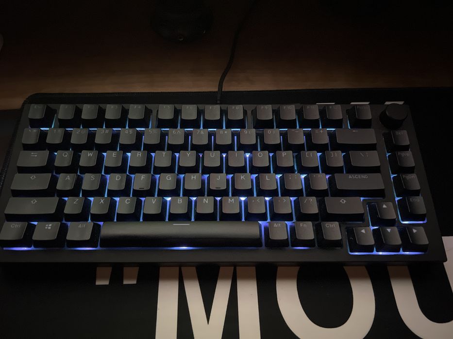 Tastatura de la Glorious GMMK pro cu full custom