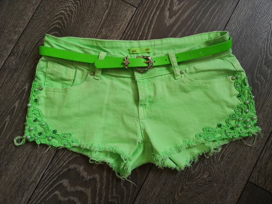 Pantaloni scurti de blug, marimea S/M + curea CADOU