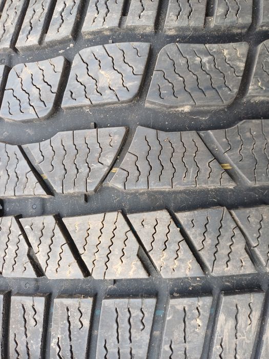 Гуми 255/35/19 Континентал