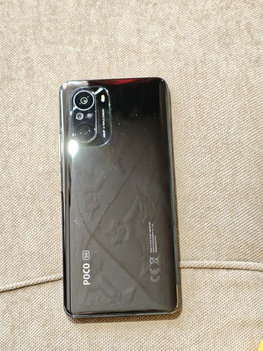 Poco F3 8/256 в отличном состоянии  + чехлы