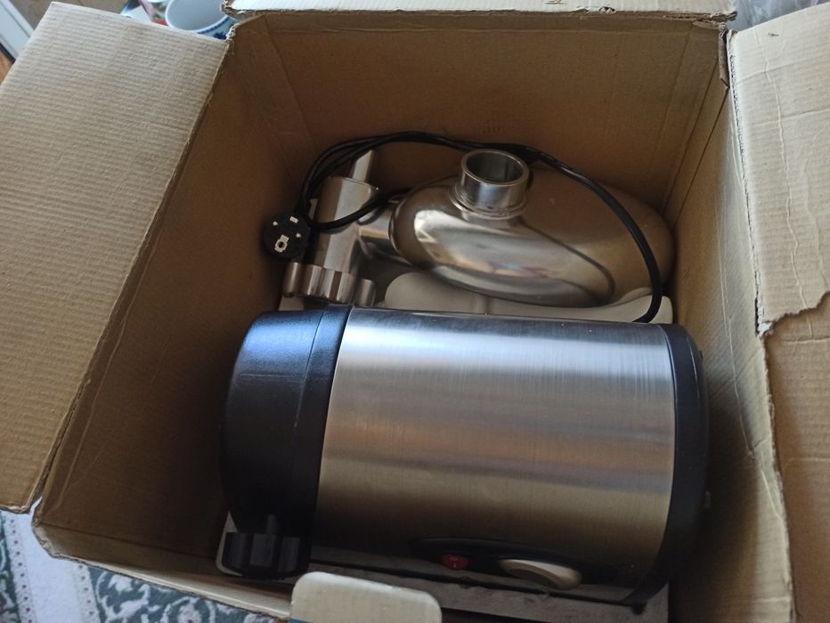Продам электромясорубку