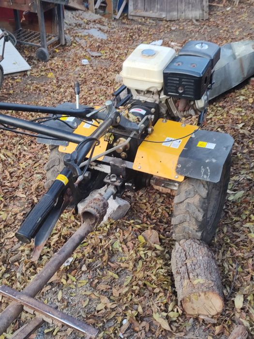 Motocultor  13 kai este încă în garanție schimb cu unul mai Mare diese