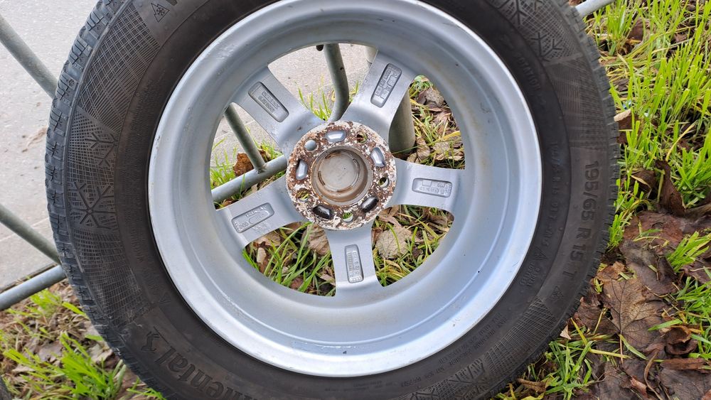 15" 5X114.3mm Джанти със Зимни гуми 195 65 15 Континентал/ 15" 5Х114.3