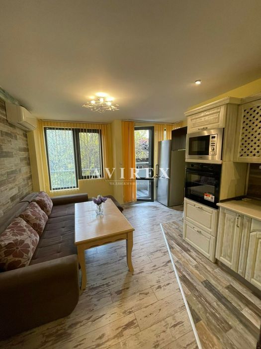 Тристаен апартамент в кв. Кючук Париж, до ресторант Валдес