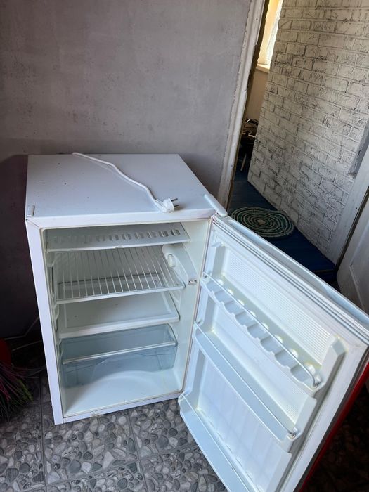 Продам маленький холодильник