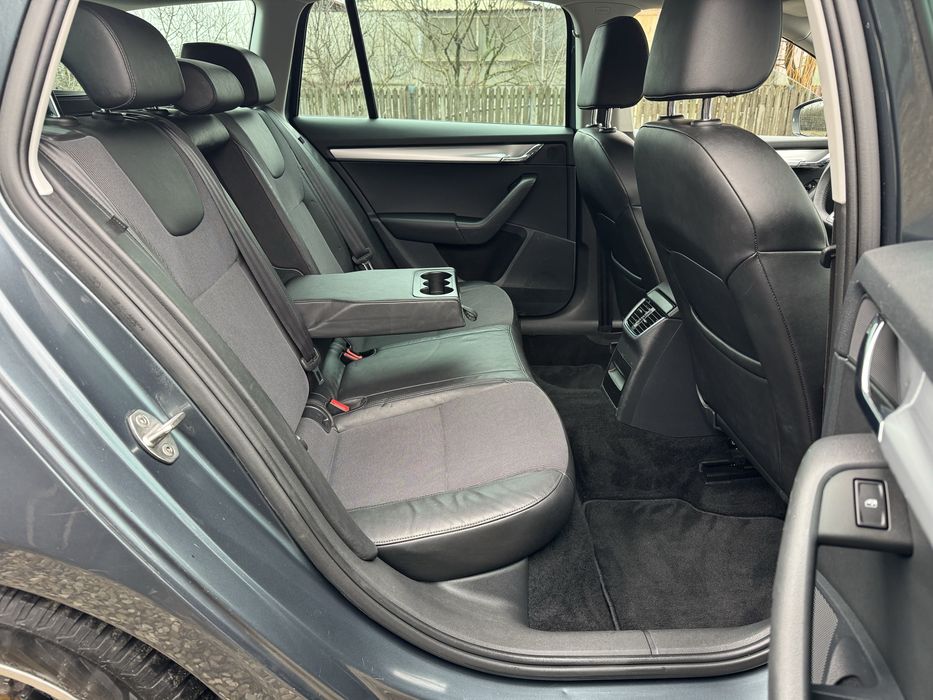 An 2019 “ Led “ Navi “ Piele