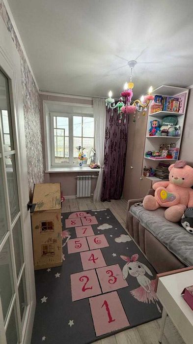 Продам 4 комнатную квартиру