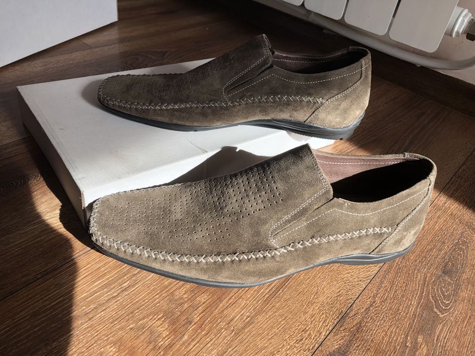 Чисто нови мъжки обувки