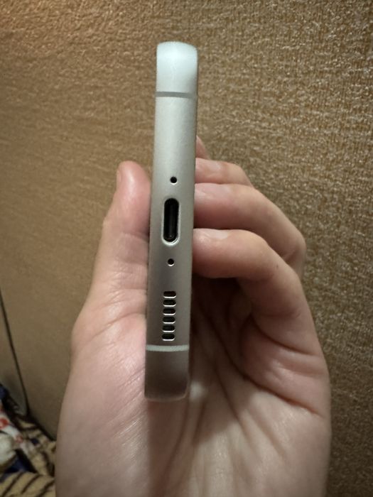 Samsung S23 FE 8/128 yengidey 320$