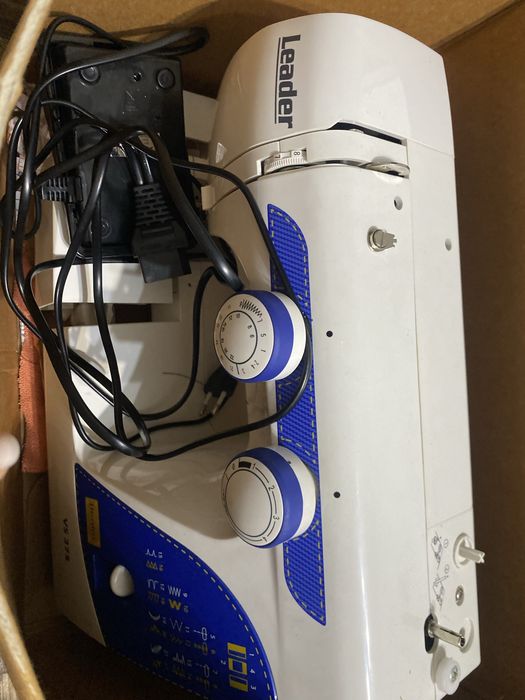 Швейная машинка Leader