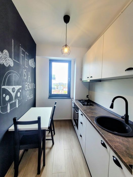 Garsonieră modernă de închiriat / Novum 56 / Încălzire în pardoseală / 7 min Metrou Gorjului / Lângă Parcul Liniei
500 EUR