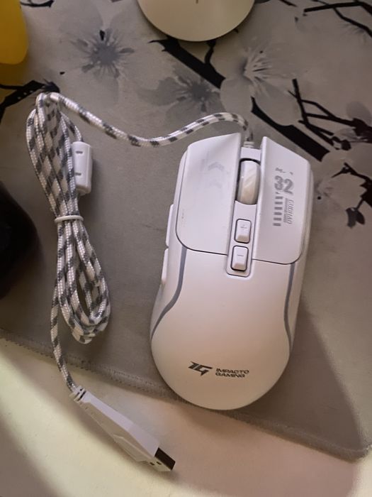 мышь, новая неиспользовал вообще, коробка тоже есть