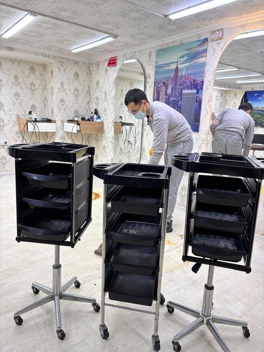 Помошник парикмахера