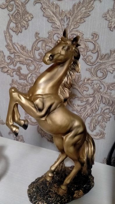 Лошадь статуэтка