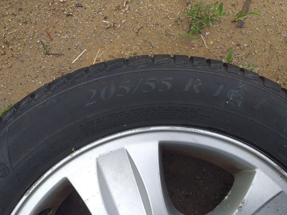 Vand jante diferite marimi cu cauciucuri pe ele
