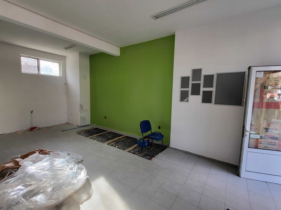 Продава търговски обект ,топ център на град Пещера