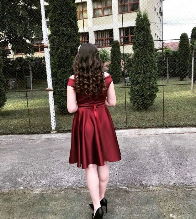 Vând rochie elegantă pentru orice eveniment