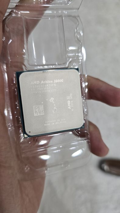 Продам процессор AMD Athlon 3000G