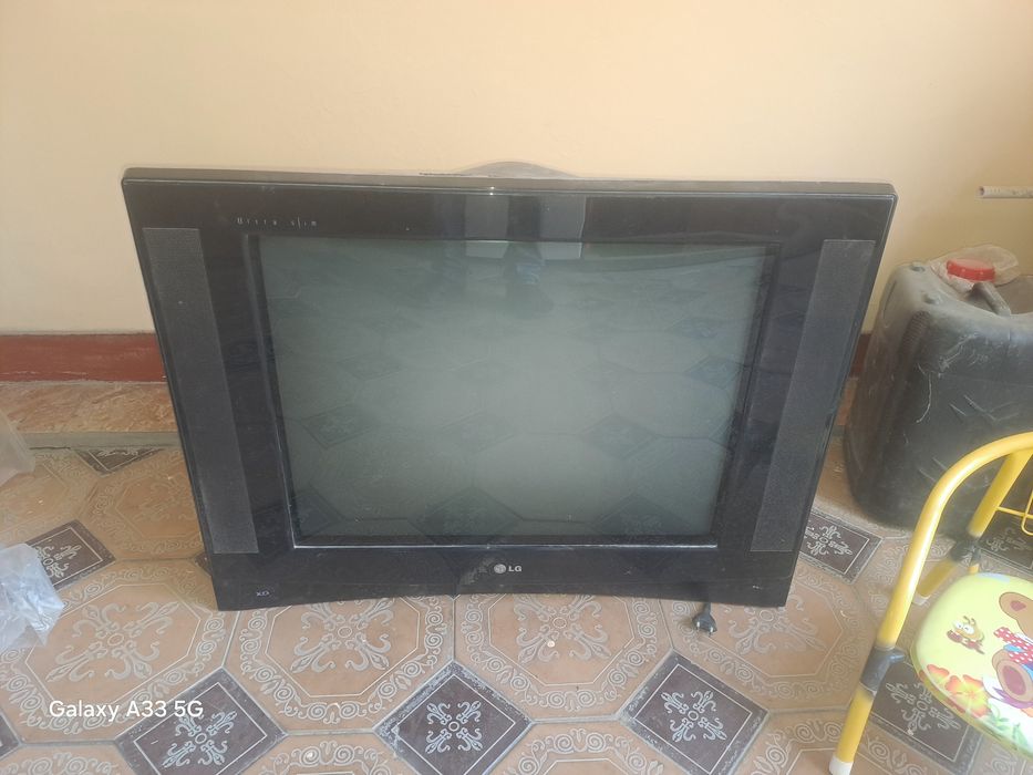 Televizor svetnoy I Pechka burjuy