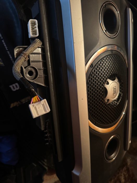 Subwoofer за Toyota FJ Cruiser