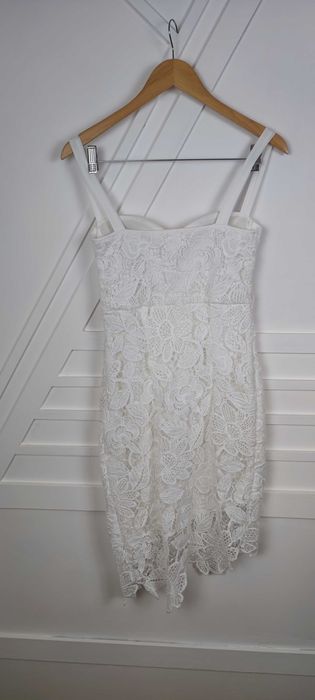Бяла официална рокля с дантела