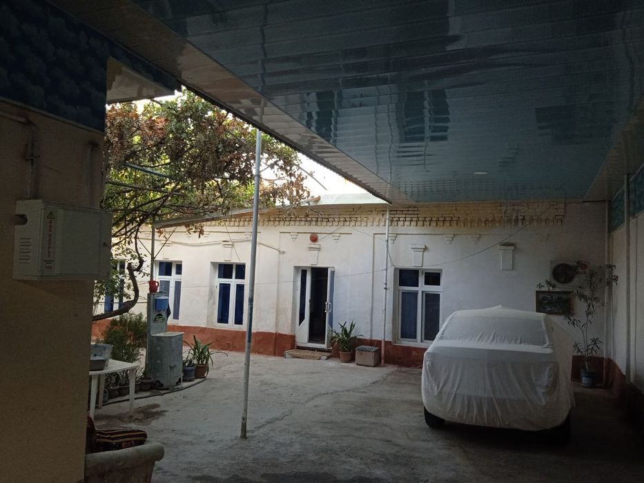 Xovli. Karmana bozor yonida. Srochno