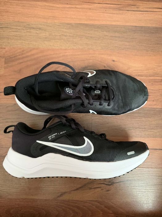Маратонки на NIKE