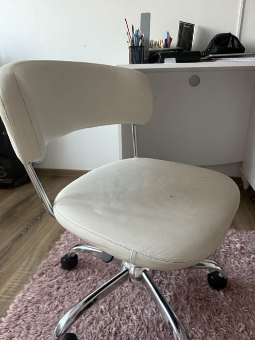 scaun de birou alb cu roti