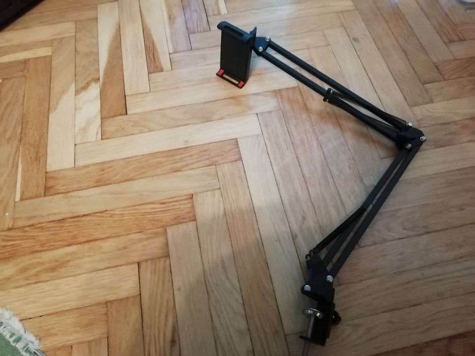 Vand brat cu 4 DOF pentru telefon