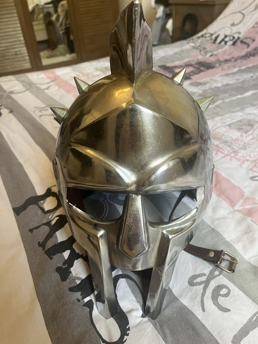 Casca de fier de gladiator
