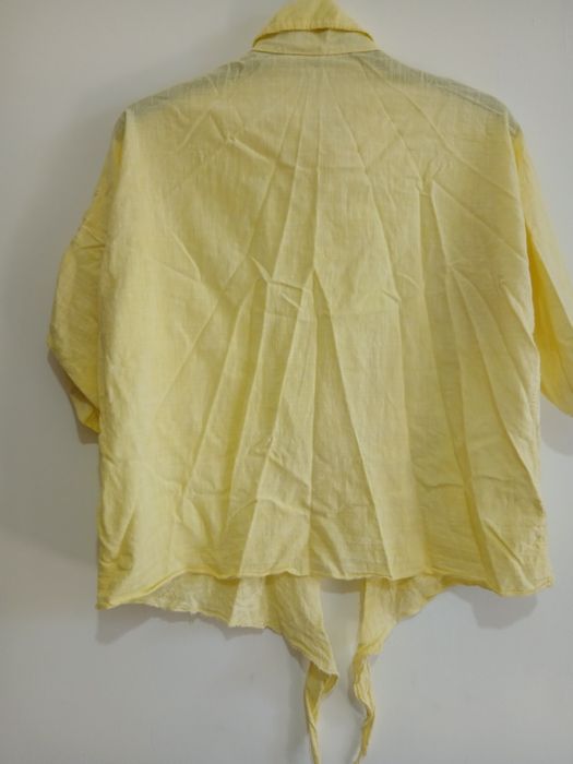 Bluza de vara marimea M pentru fete/femei in stare perfecta
Dimensiuni
- latimea intre umeri 65 cm
- latimea intre axile 55 cm
- circumferinta talie 1