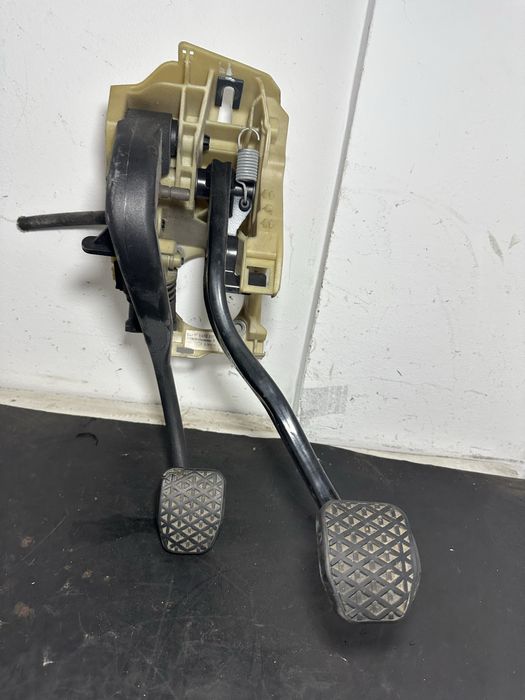 Ax pod pedalier BMW Seria 5 E60 E61 | 4032207 | 520d 530d 535d manual