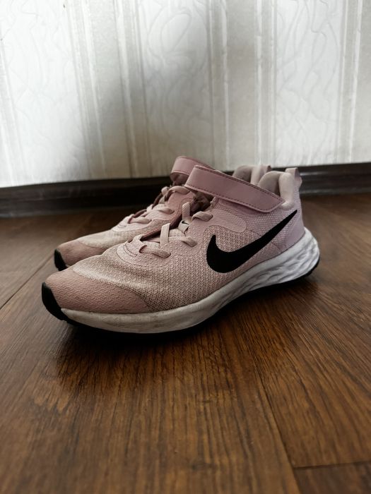 Продам детские кроссы nike