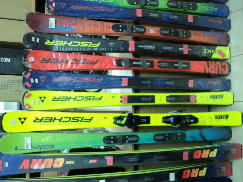 Новые лыжи для подростков FISCHER м-ль RC4 RACE 130см+кр FISCHER FJ7AC