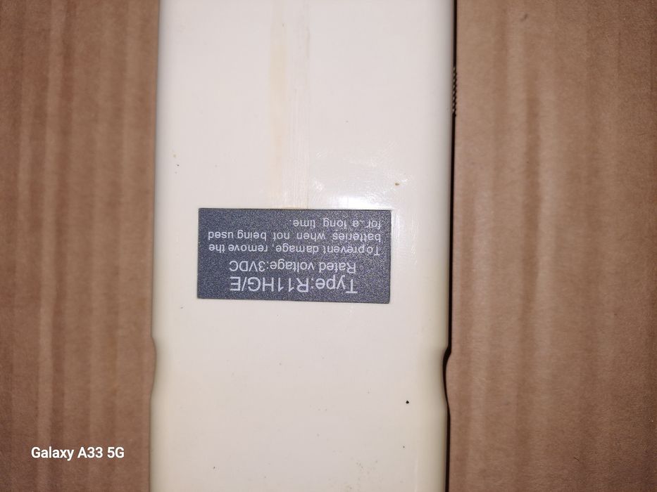 Vând telecomanda originală aer condiționat Midea R11HG/E