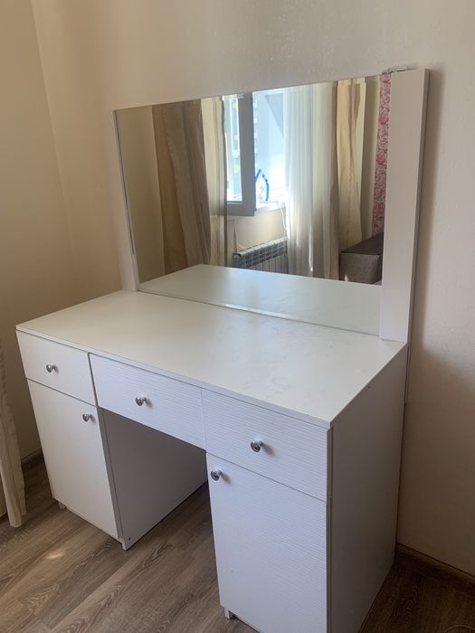 Камод с зеркалом 1,20х60 белого цвета