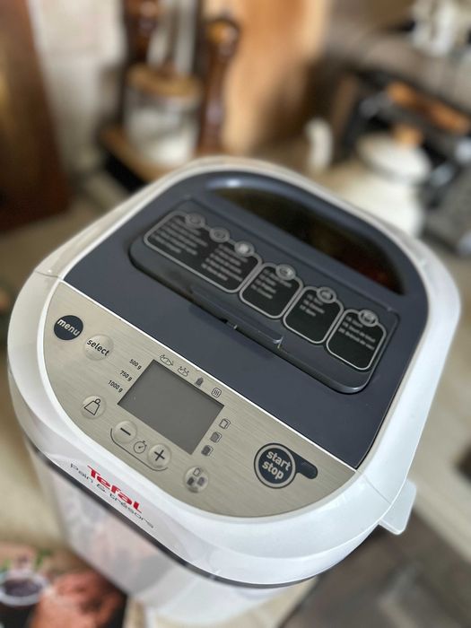 Mașină de pâine Tefal Pain & Tresors – stare foarte bună, cu carte de rețete inclusă