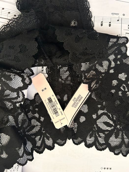 Ново Victoria’s Secret черно бельо М L размер