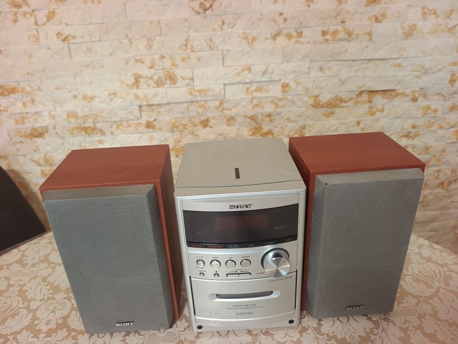 Vând combină Sony  - cd, caseta ,radio, etc
