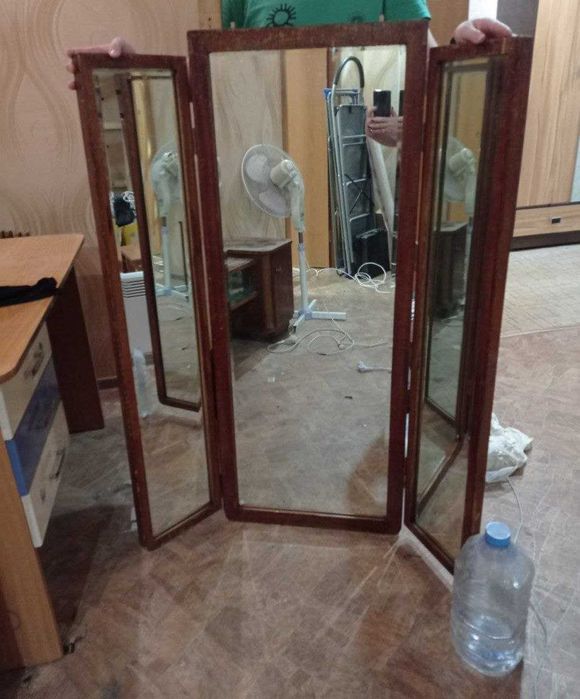 Трюмо с зеркалом