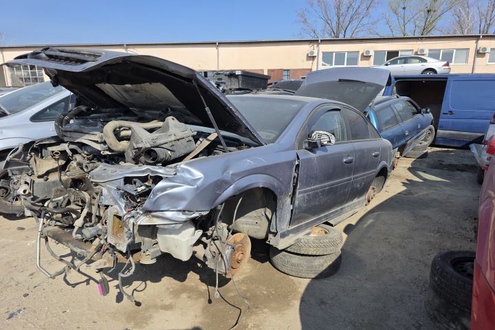 Usa / Portiera fata stanga Opel Vectra 2003